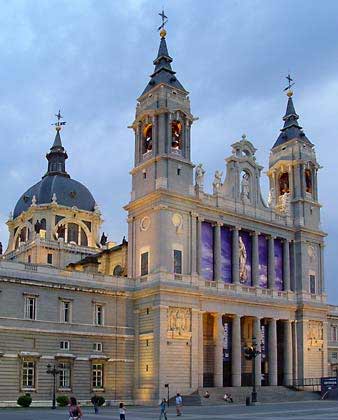 foto de la catedral de la Almudena de Madrid