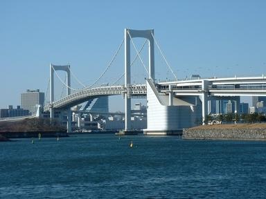 fotografía del puente Rainbow, de Odaiba